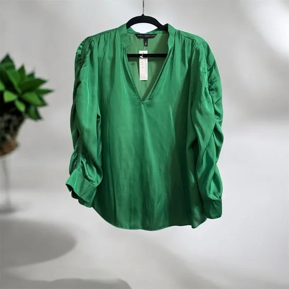 White House Black Market Vibrant Green Blouse - Picture 1 of 7